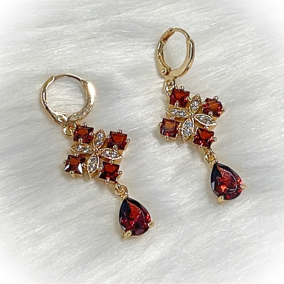 💕Beautiful Ruby CZ Gold Filled Dangle Earrings💕 - Picture 5 of 6